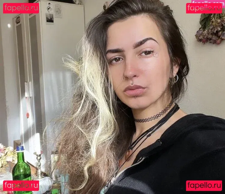 weedaria Onlyfans Photo Gallery 