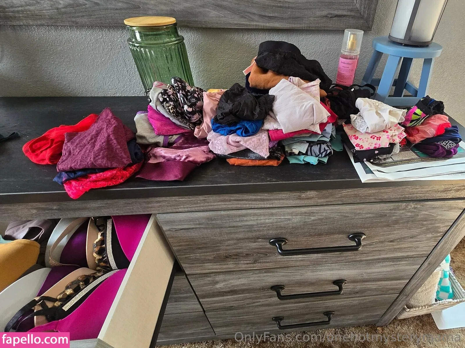 onehotmysterymama Onlyfans Photo Gallery 