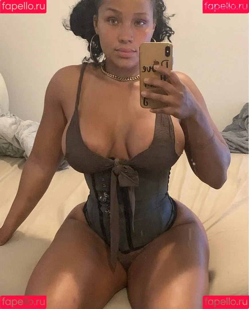 Ange B. Onlyfans Photo Gallery 