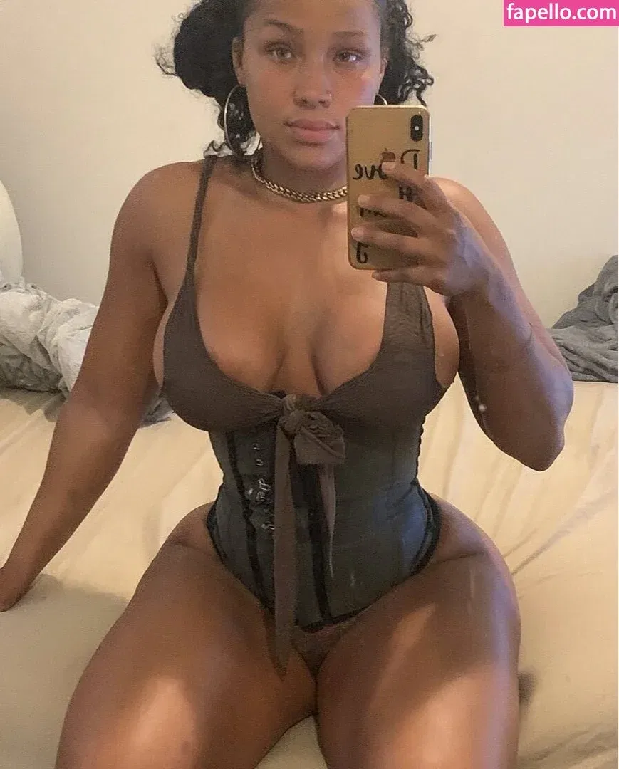 Ange B. Onlyfans Photo Gallery 