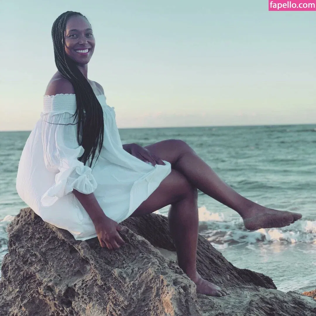 Dr Ebonie Vincent Onlyfans Photo Gallery 