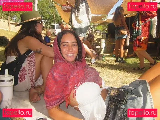 Ondine Mirosch Onlyfans Photo Gallery 