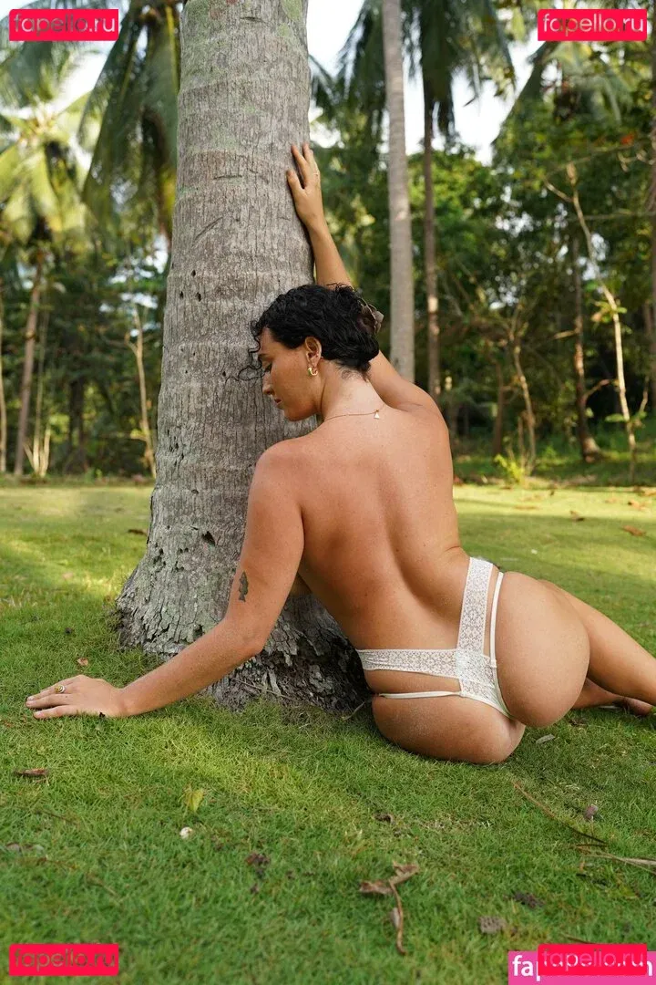 Ondine Mirosch Onlyfans Photo Gallery 