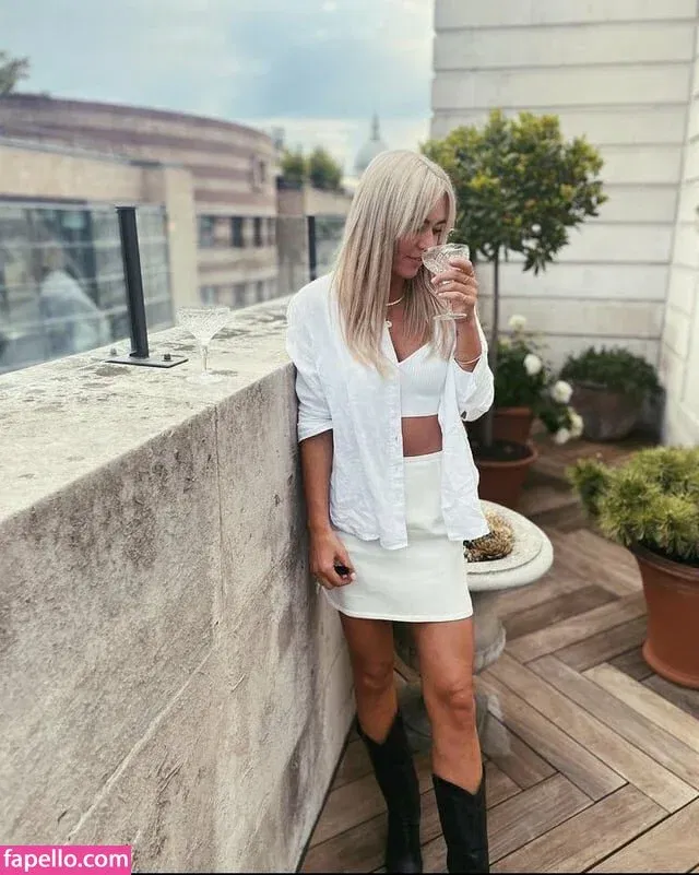 Danni Menzies Onlyfans Photo Gallery 