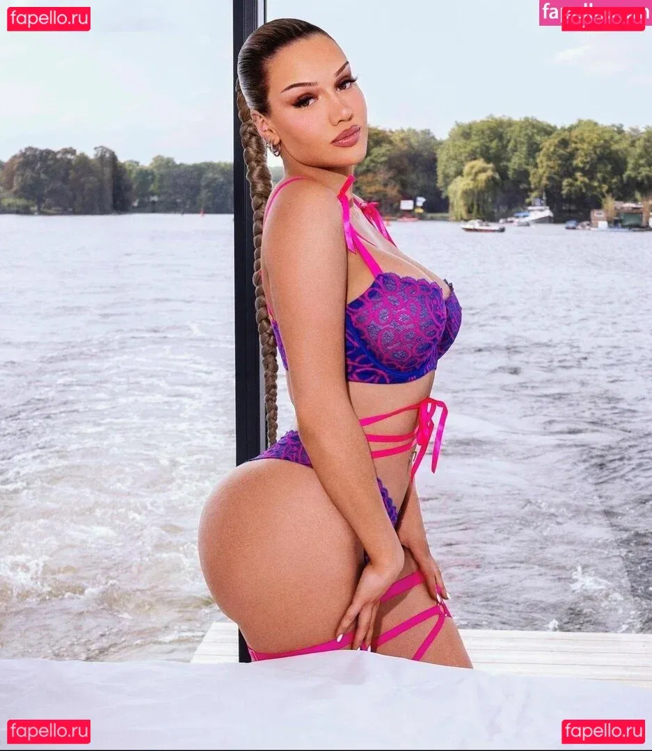 Shirin David Onlyfans Photo Gallery 