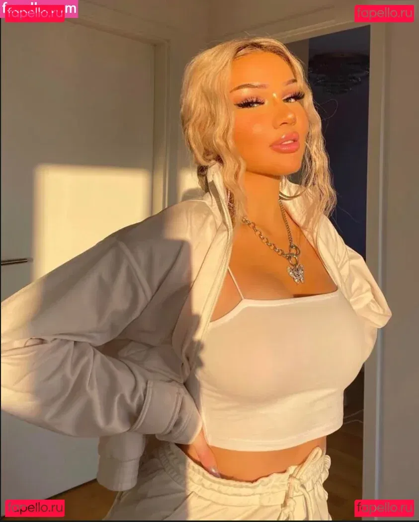 Shirin David Onlyfans Photo Gallery 
