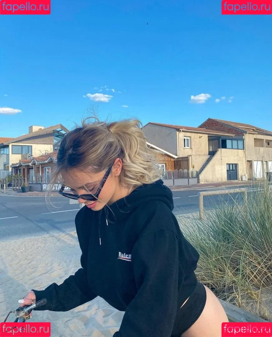 Romane Bertrand Onlyfans Photo Gallery 