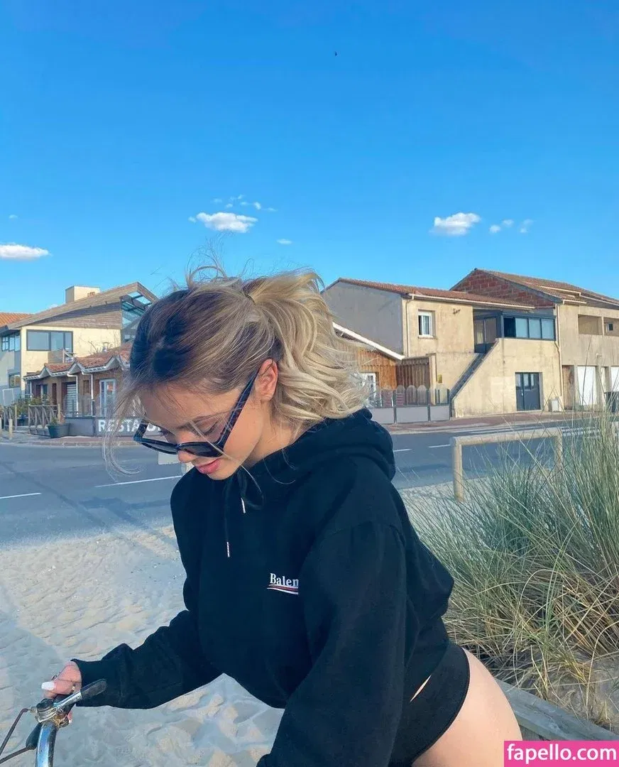 Romane Bertrand Onlyfans Photo Gallery 