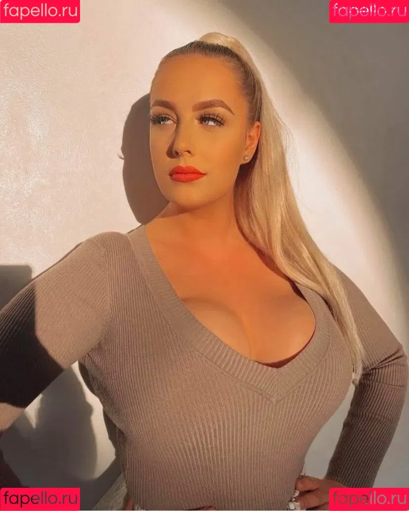 Courtney Steadman Onlyfans Photo Gallery 