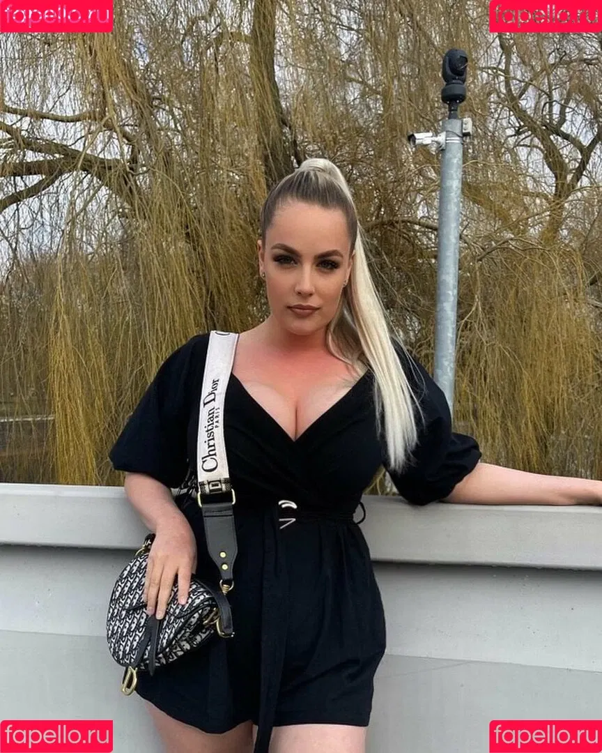 Courtney Steadman Onlyfans Photo Gallery 