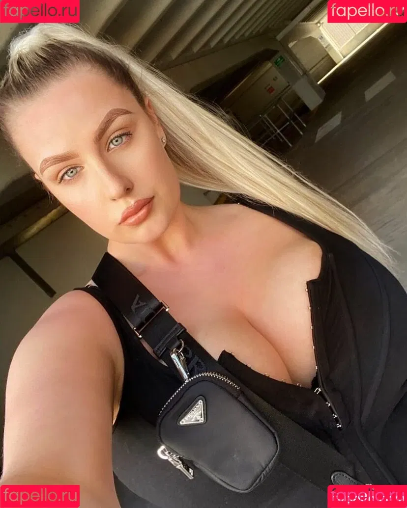 Courtney Steadman Onlyfans Photo Gallery 