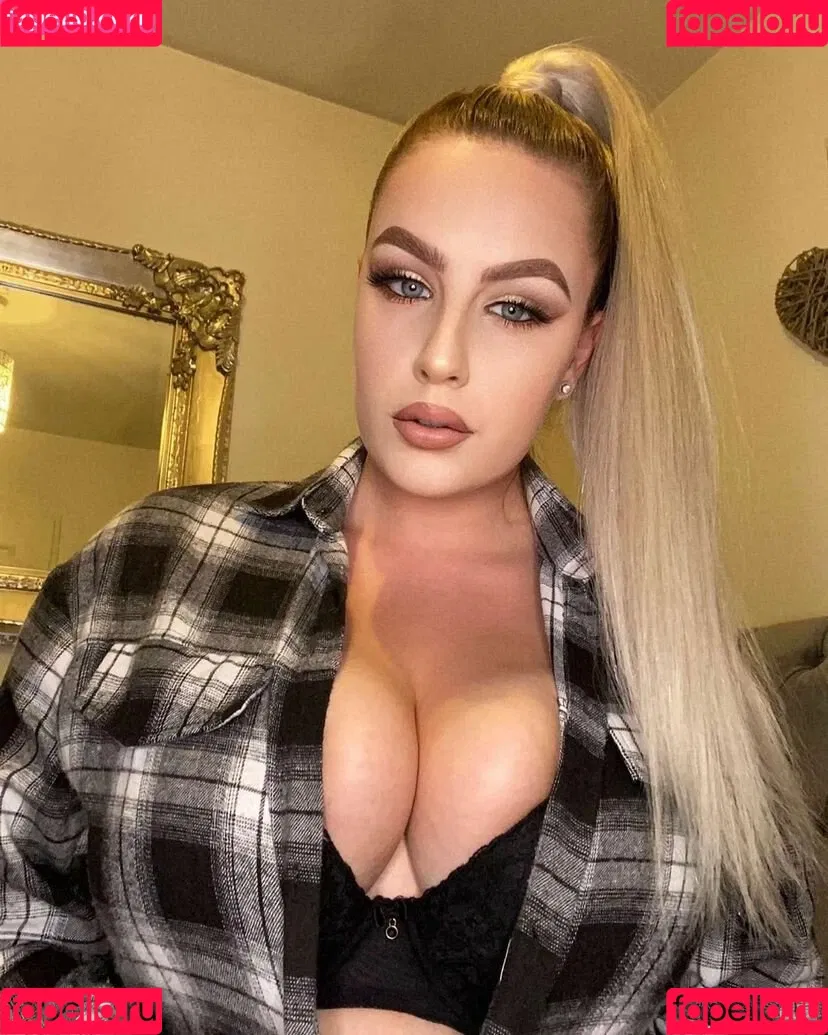 Courtney Steadman Onlyfans Photo Gallery 