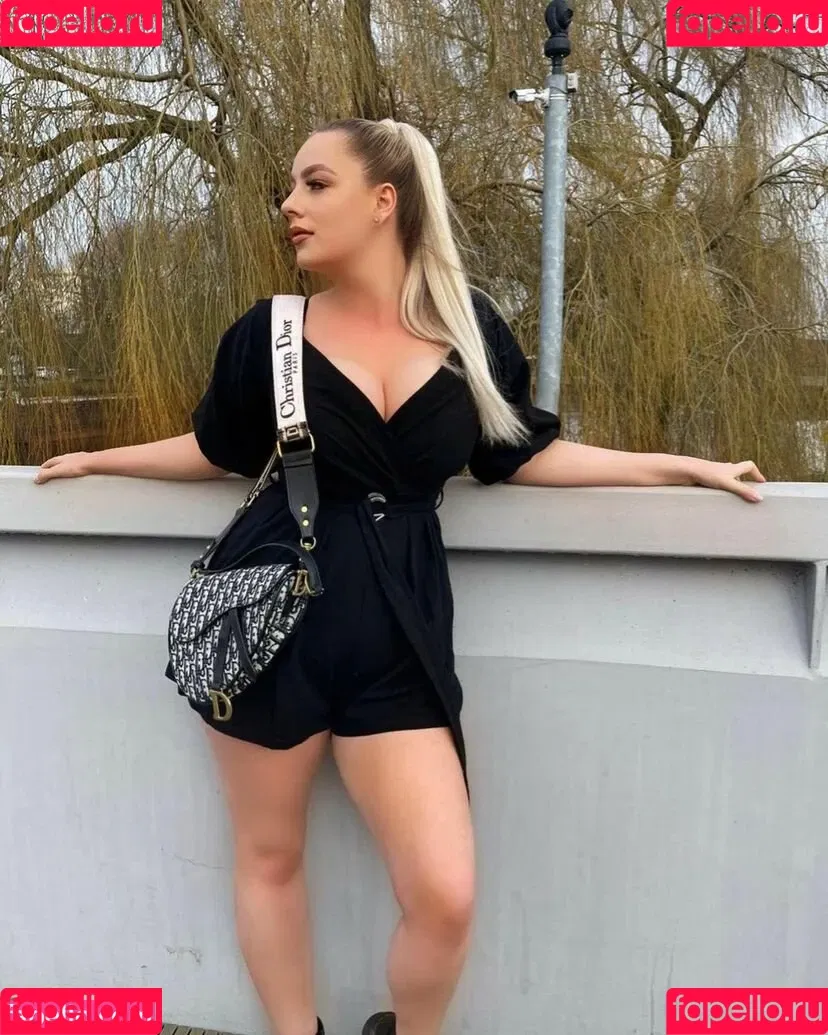 Courtney Steadman Onlyfans Photo Gallery 