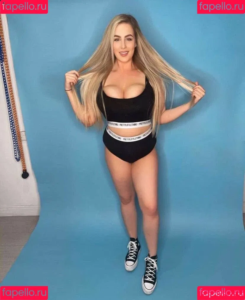 Courtney Steadman Onlyfans Photo Gallery 