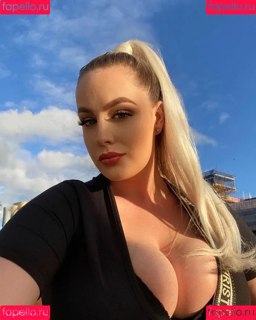Courtney Steadman Onlyfans Photo Gallery 