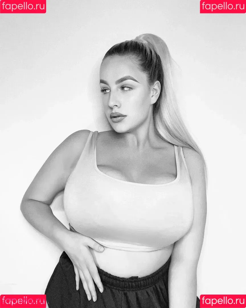 Courtney Steadman Onlyfans Photo Gallery 