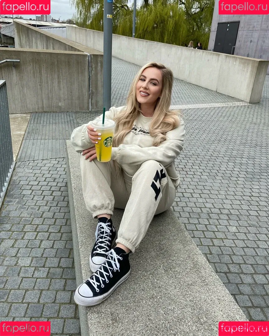 Courtney Steadman Onlyfans Photo Gallery 