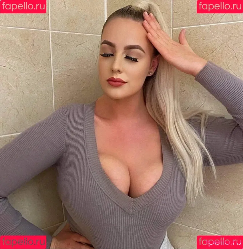 Courtney Steadman Onlyfans Photo Gallery 