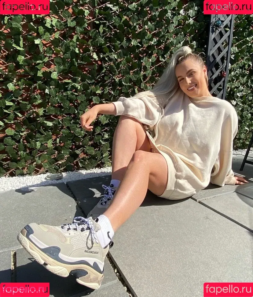 Courtney Steadman Onlyfans Photo Gallery 