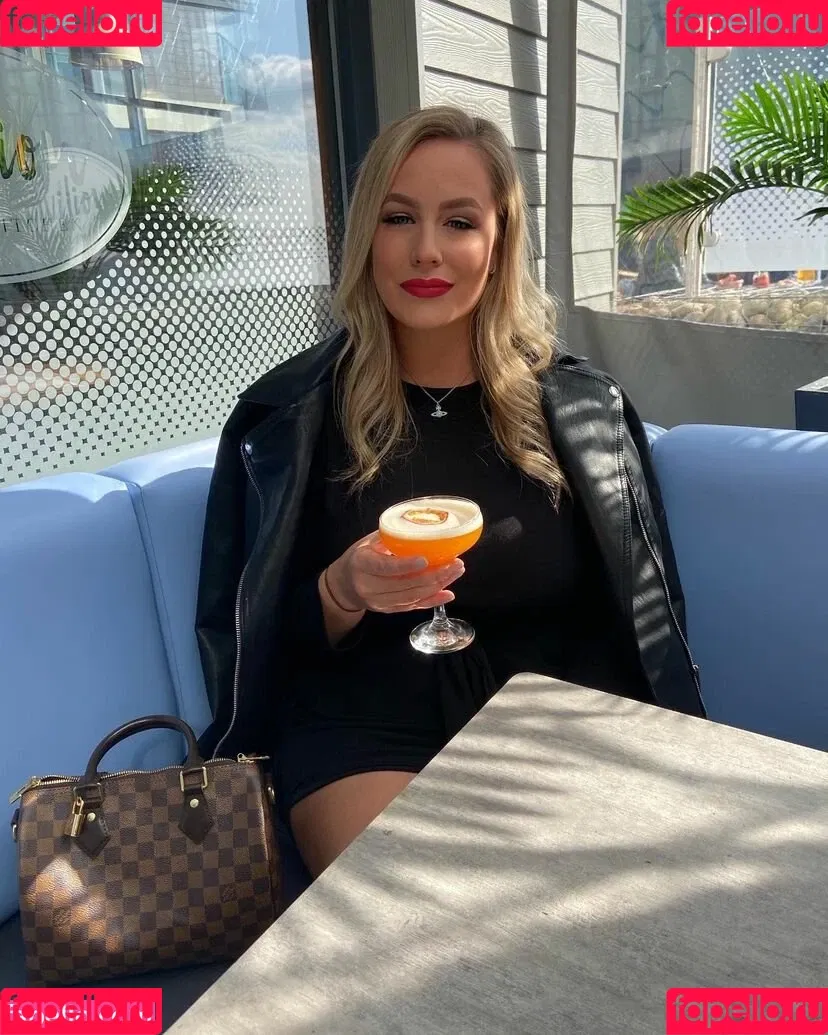 Courtney Steadman Onlyfans Photo Gallery 