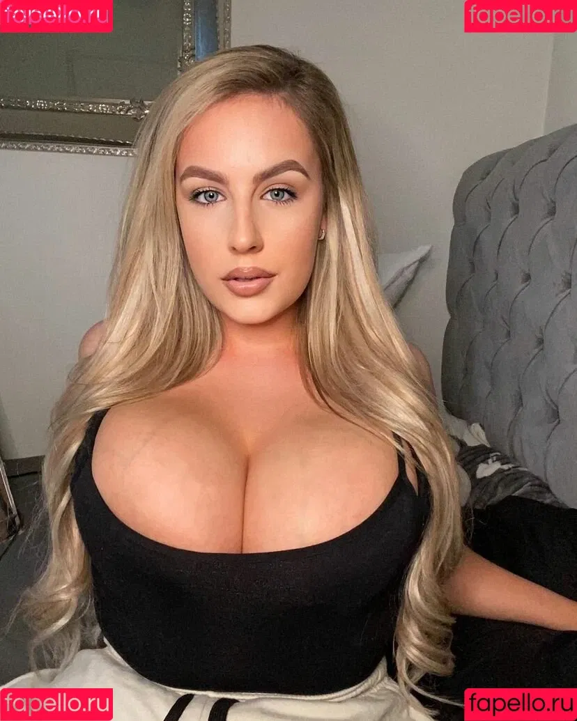 Courtney Steadman Onlyfans Photo Gallery 