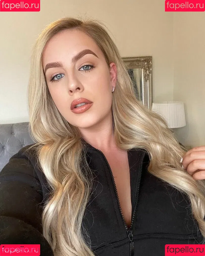 Courtney Steadman Onlyfans Photo Gallery 