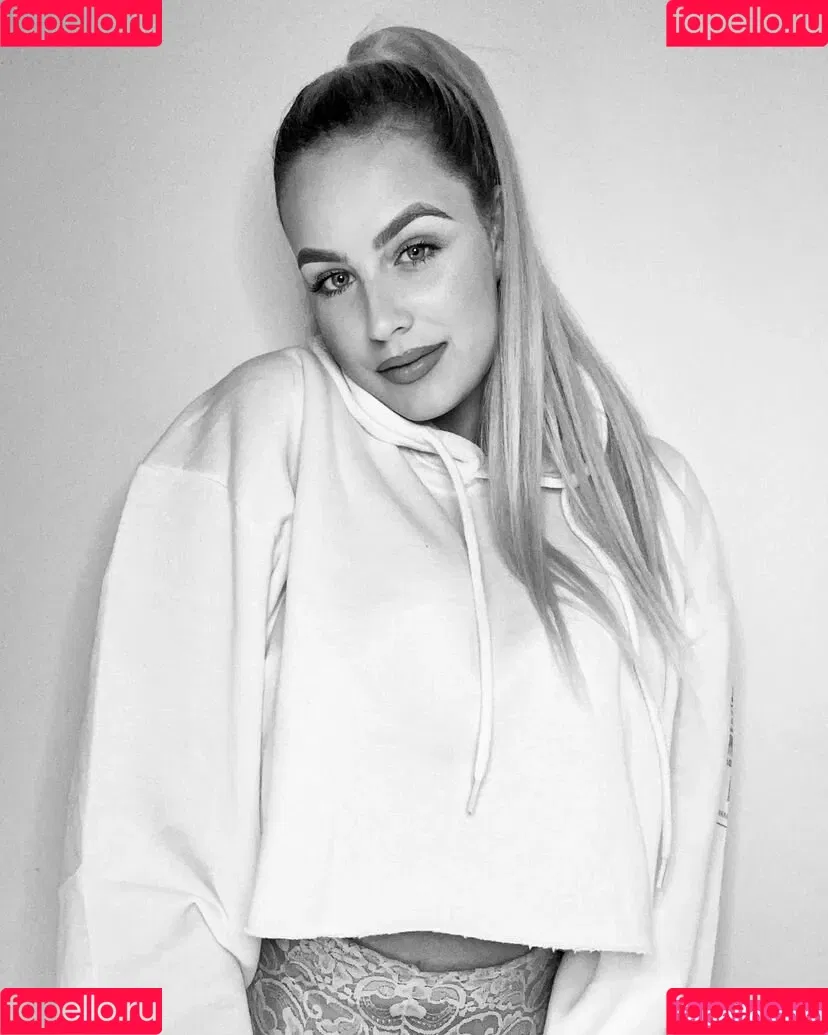 Courtney Steadman Onlyfans Photo Gallery 