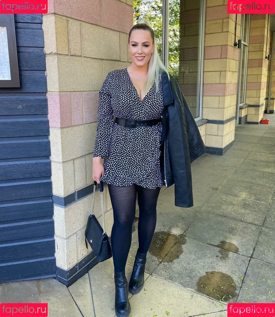 Courtney Steadman Onlyfans Photo Gallery 