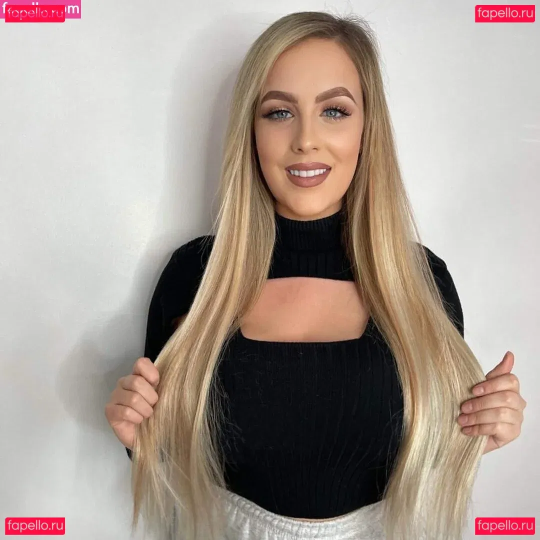Courtney Steadman Onlyfans Photo Gallery 