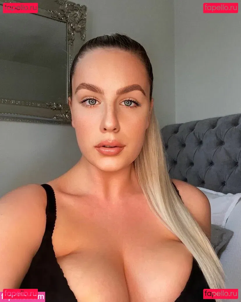 Courtney Steadman Onlyfans Photo Gallery 
