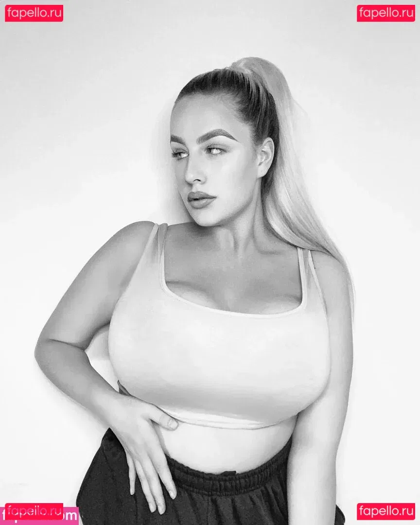 Courtney Steadman Onlyfans Photo Gallery 