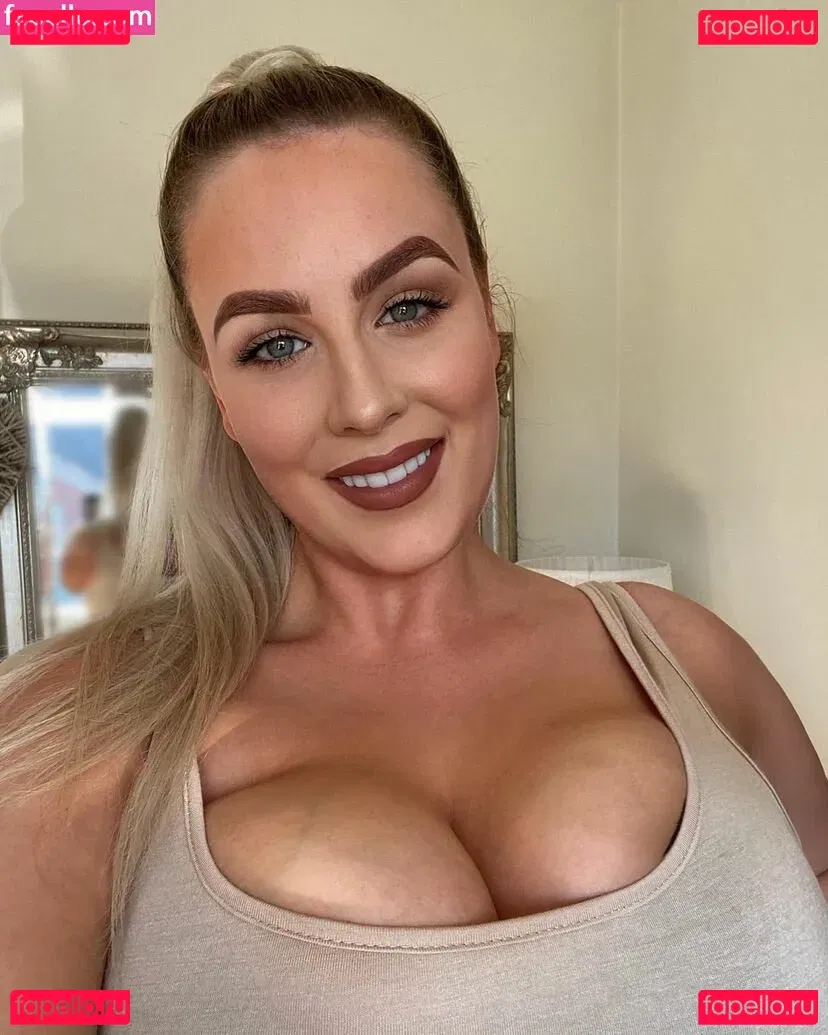 Courtney Steadman Onlyfans Photo Gallery 
