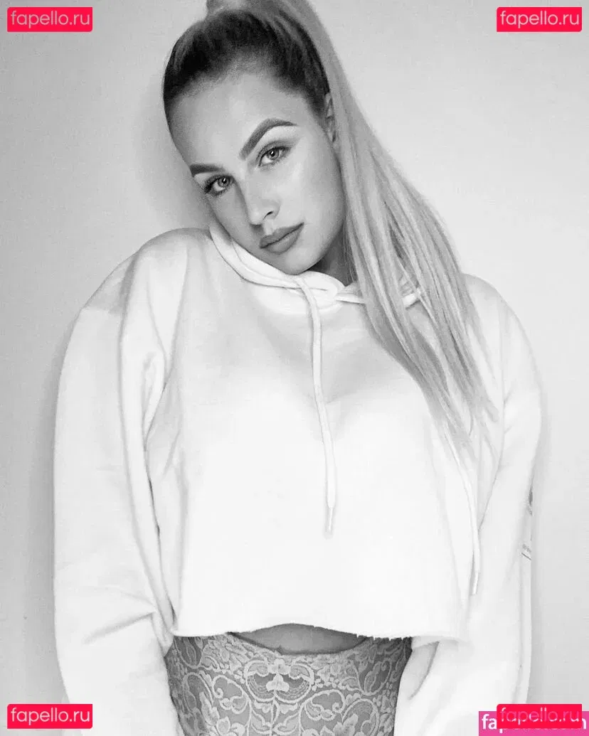 Courtney Steadman Onlyfans Photo Gallery 