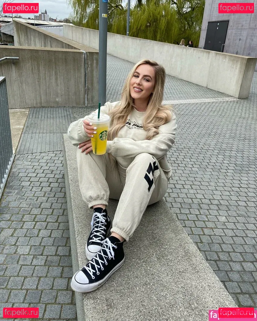 Courtney Steadman Onlyfans Photo Gallery 