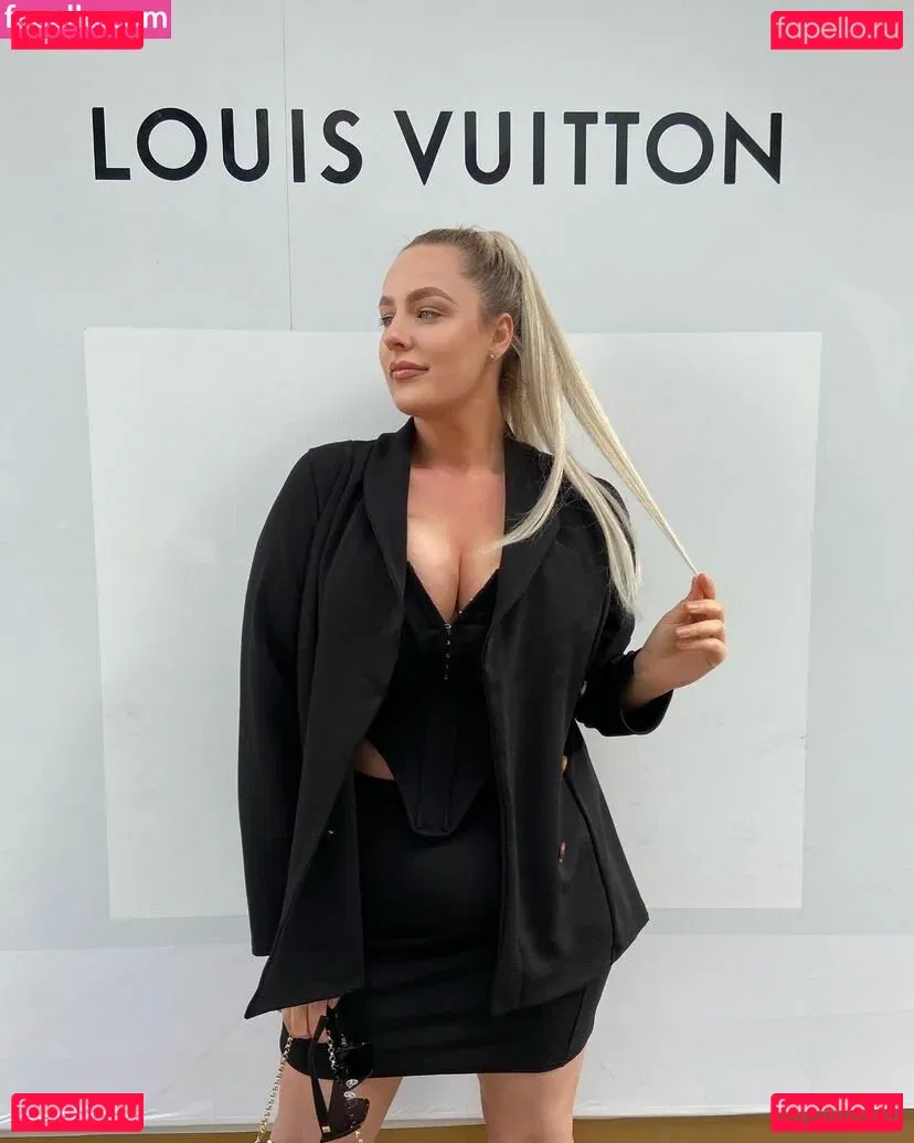 Courtney Steadman Onlyfans Photo Gallery 