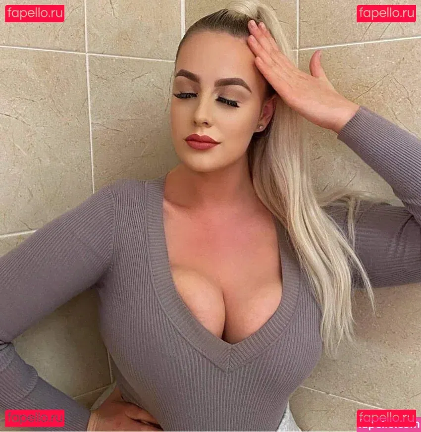 Courtney Steadman Onlyfans Photo Gallery 