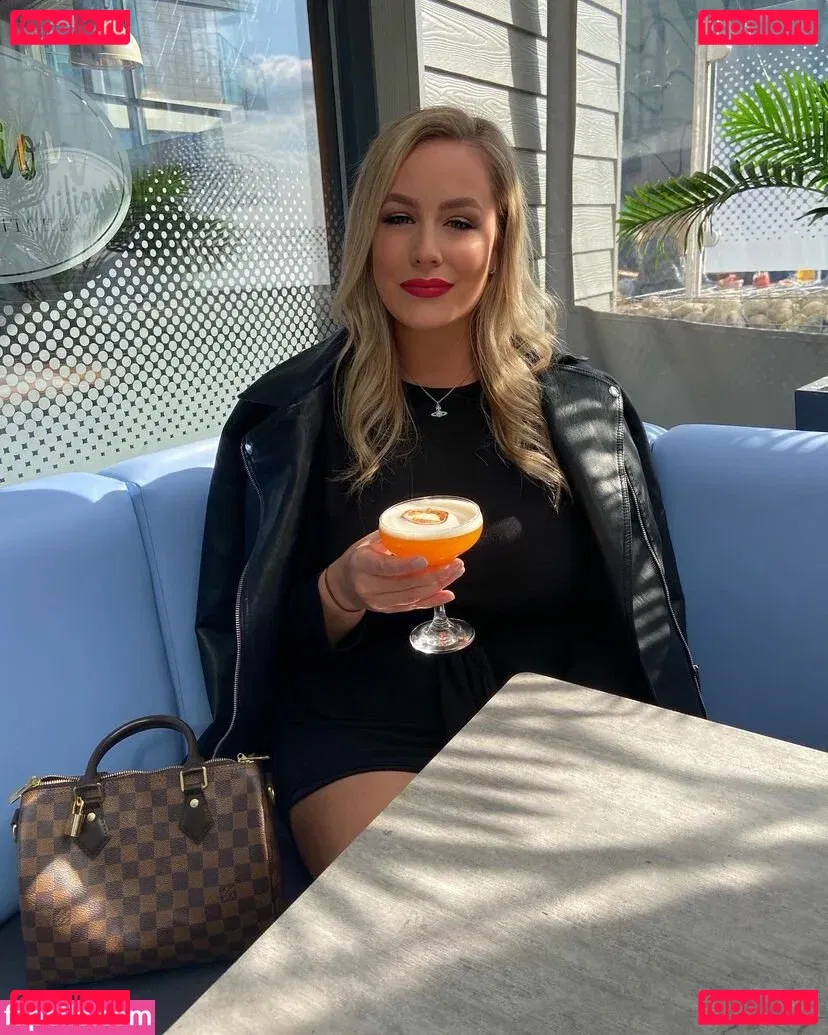 Courtney Steadman Onlyfans Photo Gallery 