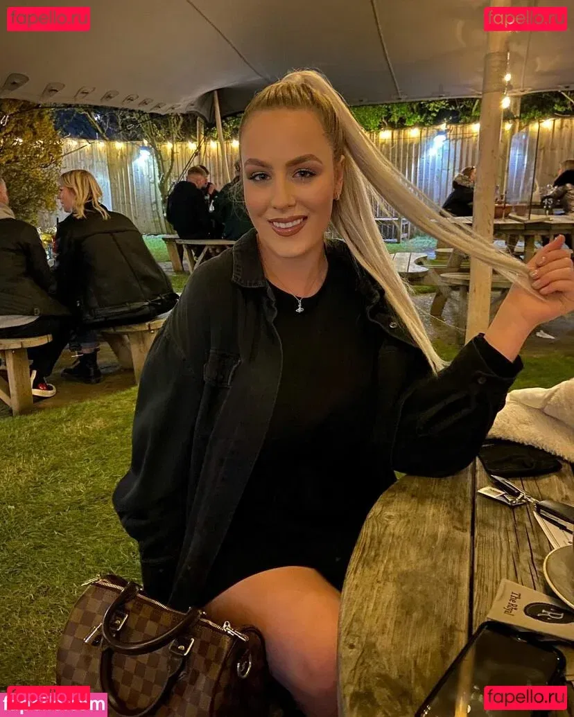 Courtney Steadman Onlyfans Photo Gallery 