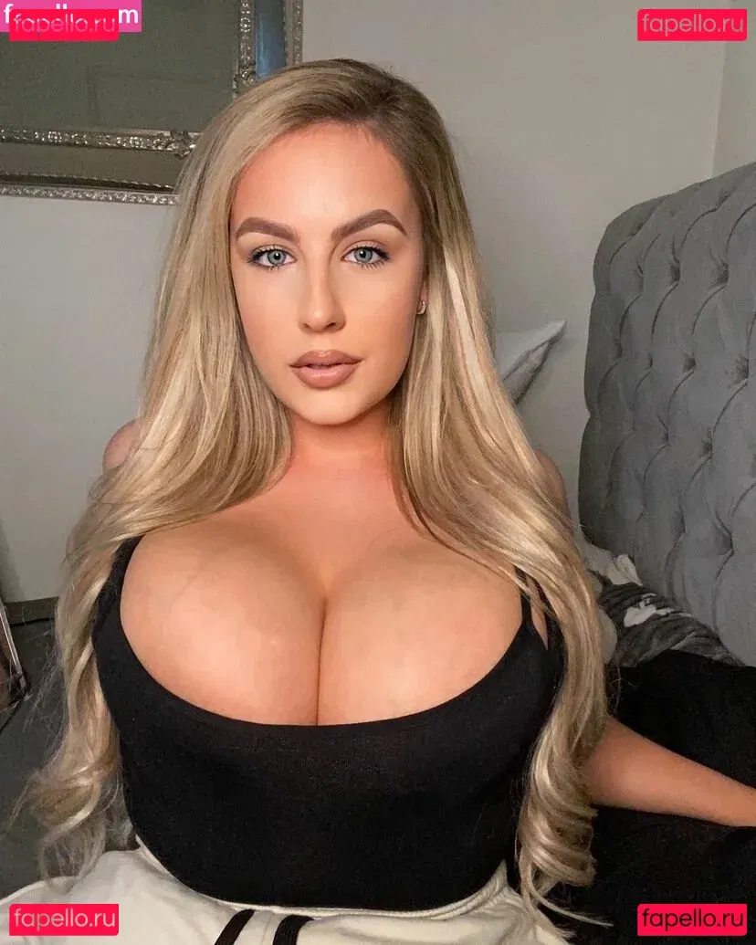 Courtney Steadman Onlyfans Photo Gallery 
