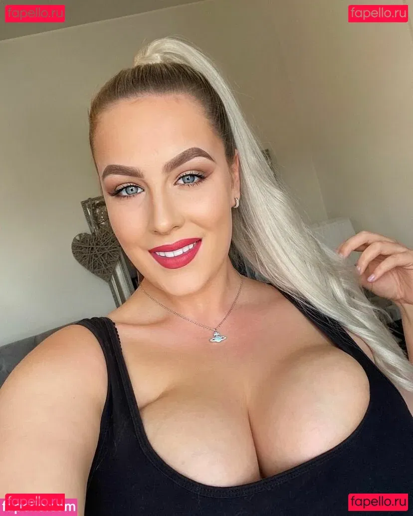 Courtney Steadman Onlyfans Photo Gallery 