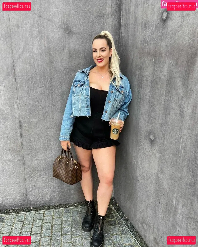 Courtney Steadman Onlyfans Photo Gallery 