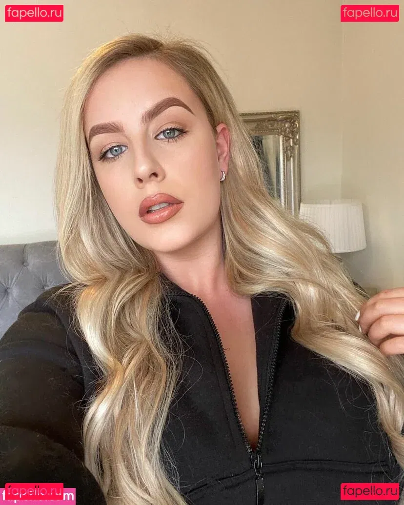 Courtney Steadman Onlyfans Photo Gallery 