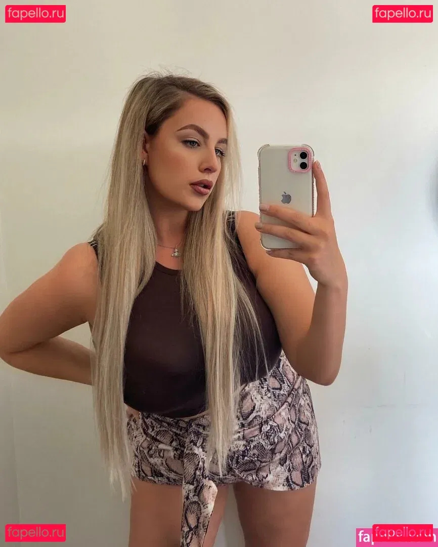 Courtney Steadman Onlyfans Photo Gallery 