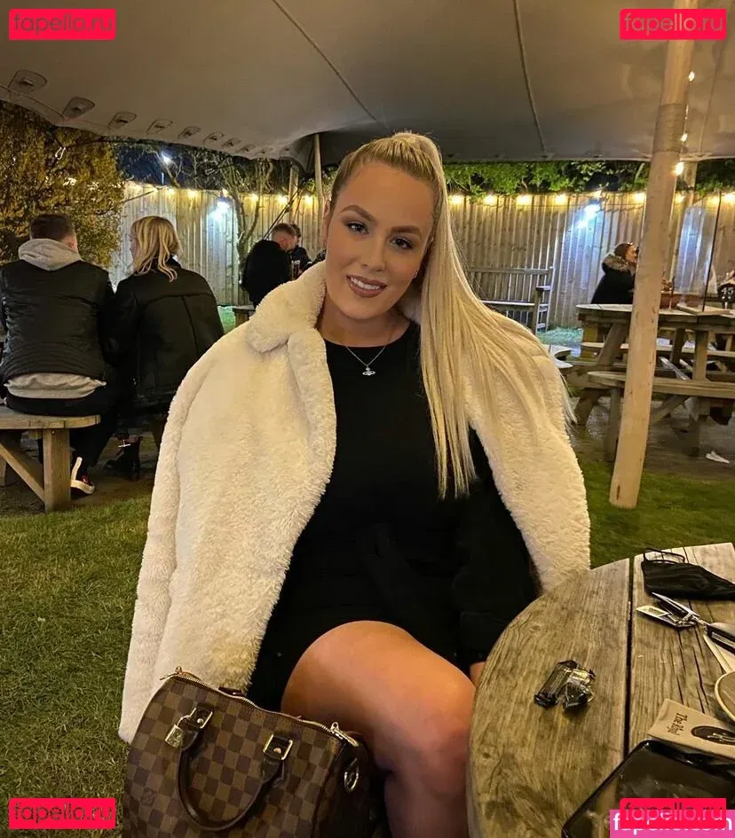 Courtney Steadman Onlyfans Photo Gallery 