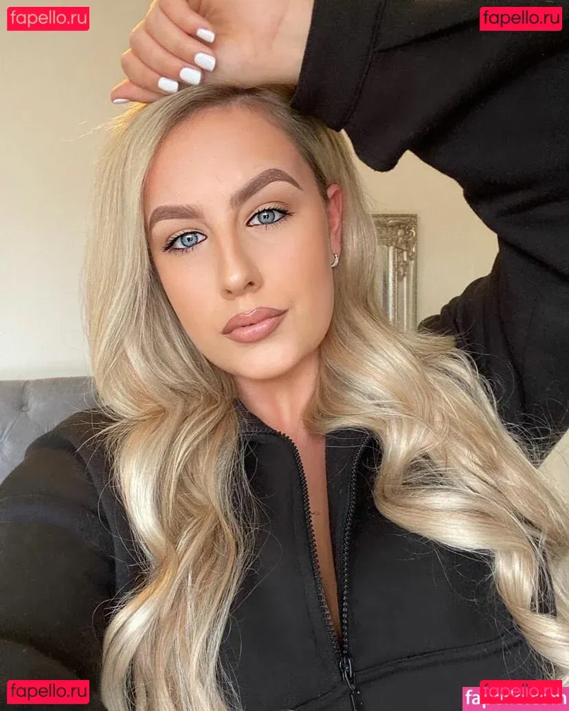 Courtney Steadman Onlyfans Photo Gallery 