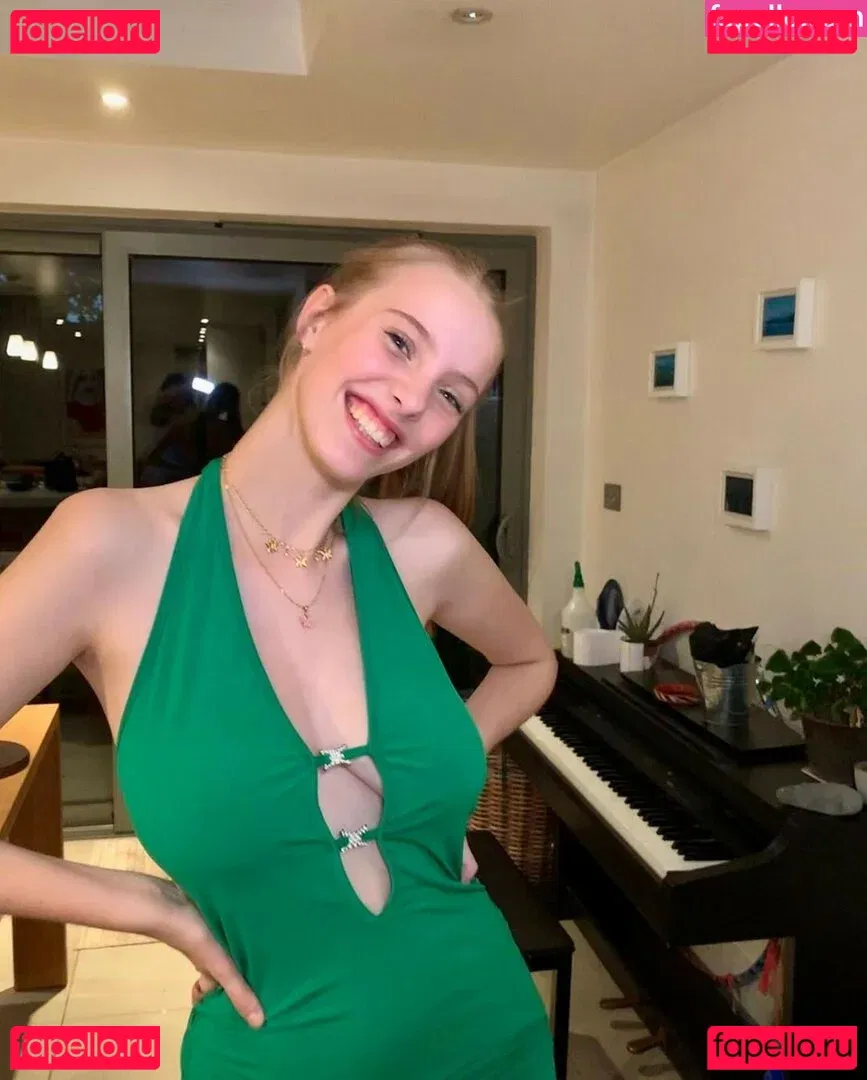 Eliza Goldsmith Onlyfans Photo Gallery 