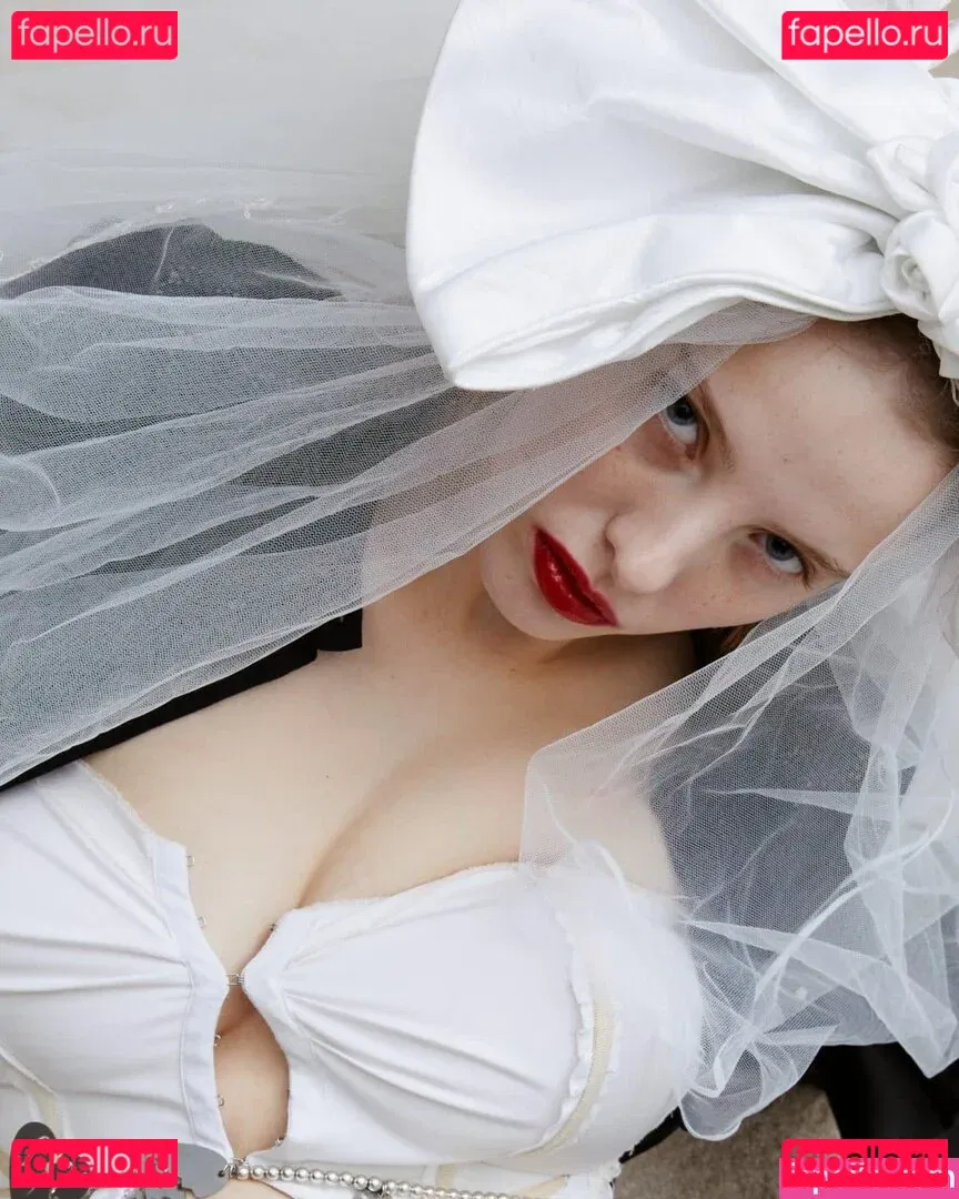 Eliza Goldsmith Onlyfans Photo Gallery 