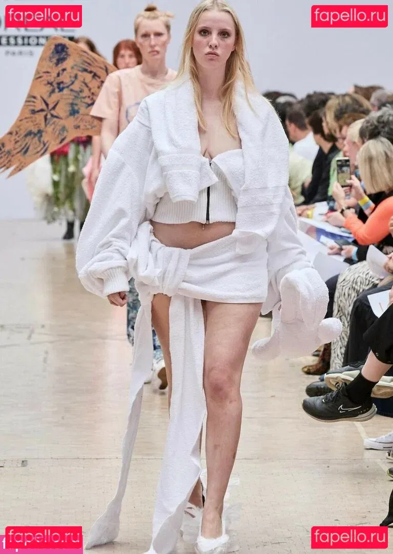 Eliza Goldsmith Onlyfans Photo Gallery 