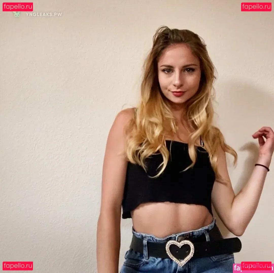 Tarah Kayne Onlyfans Photo Gallery 