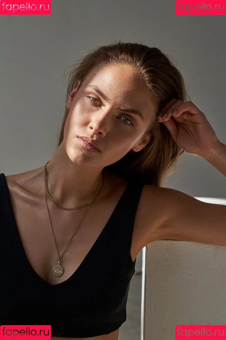 Elena Carrière Onlyfans Photo Gallery 
